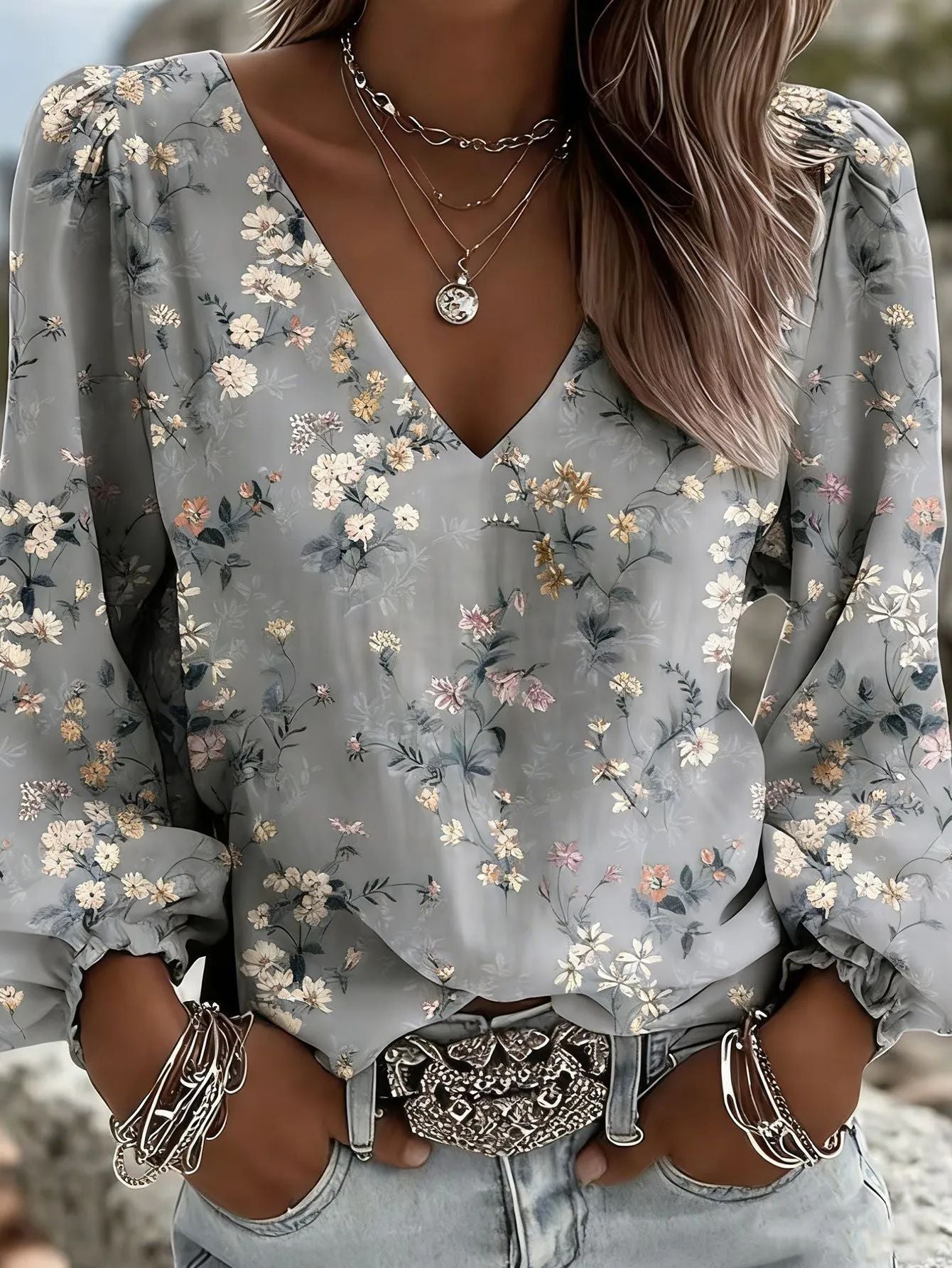 Retro floral print long-sleeved shirt, loose and casual style for women.