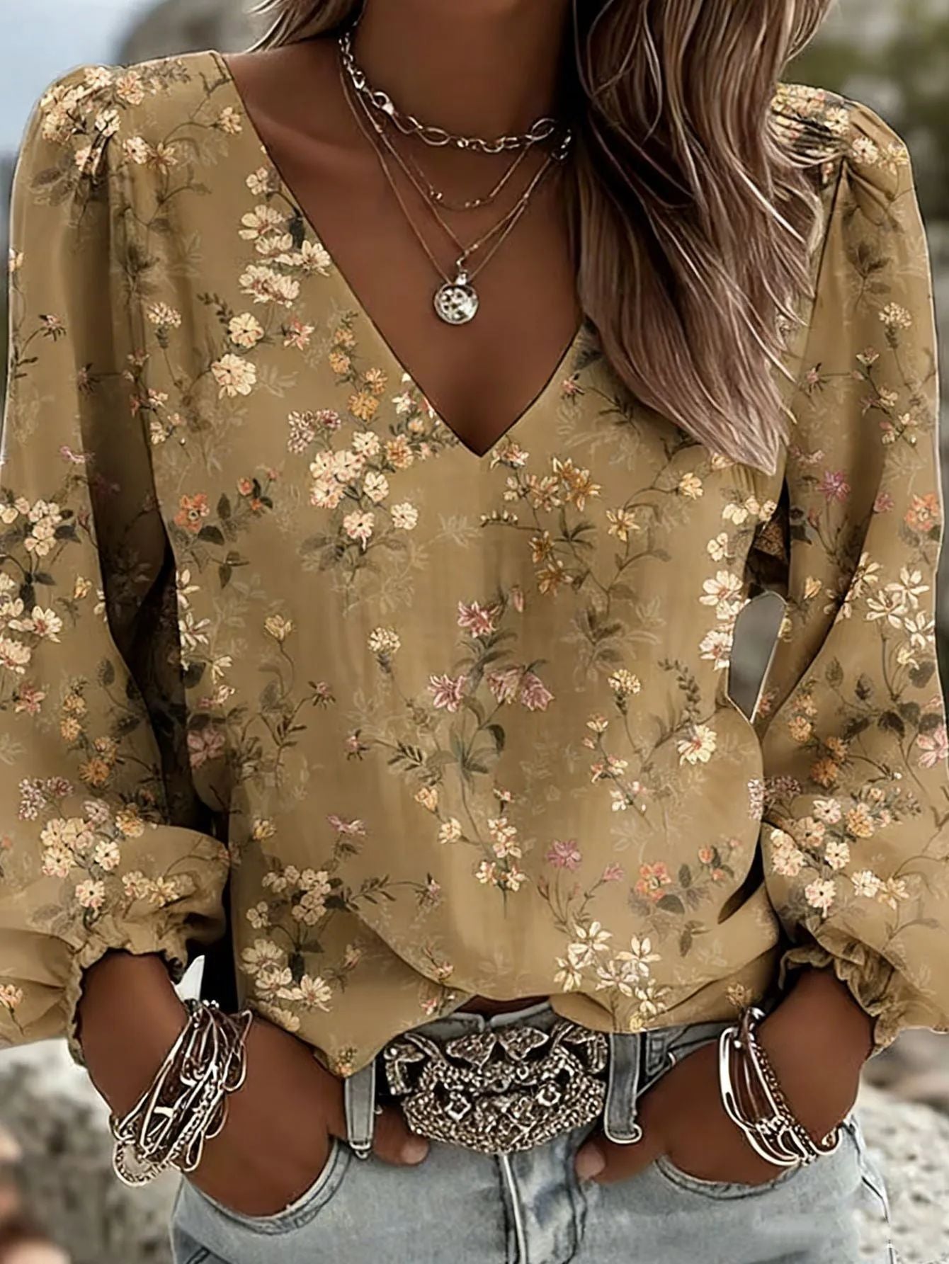 Retro floral print long-sleeved shirt, loose and casual style for women.